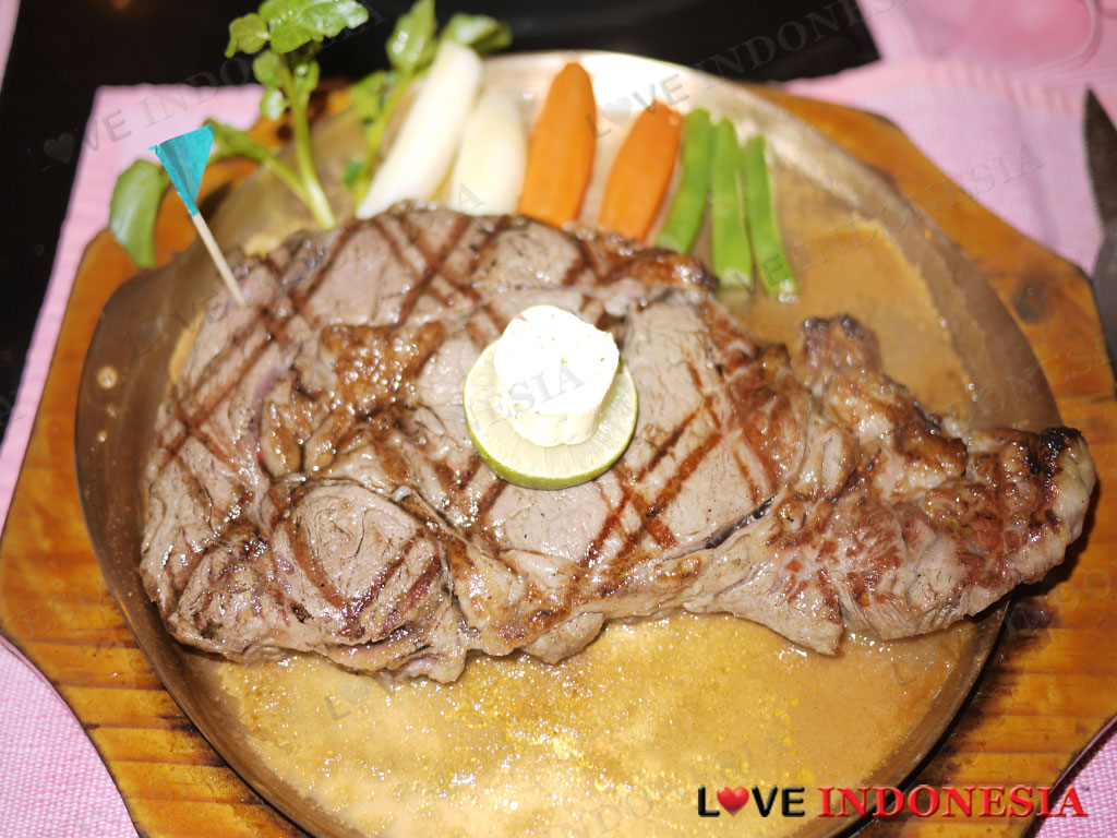 Angus House Charcoal Steak Grill, Jakarta: Restaurant Review