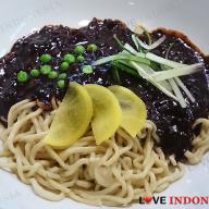 Jjajangmyeon (Black Bean Souce Noodle with Beef and Seafood)