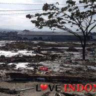 Kondisi pantai di Kota Palu pascatsunami. Kerusakan cukup parah. Bangunan hancur dan rata tanah. (Twitter Sutopo)_2