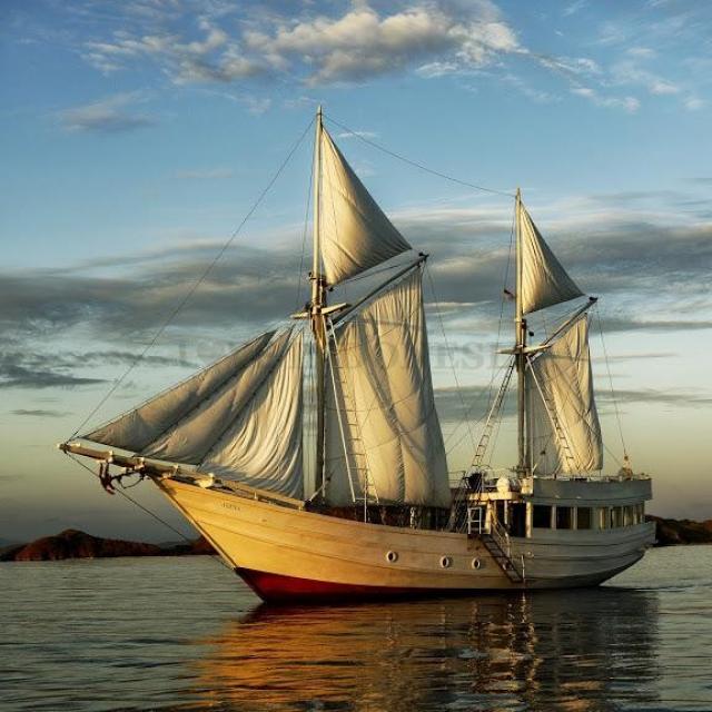 Explore the spotless beauty of Indonesia with best phinisi diving cruise