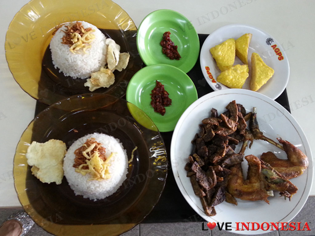  Ayam  Goreng  Pemuda  Surabaya  Boulevard Raya Love Indonesia