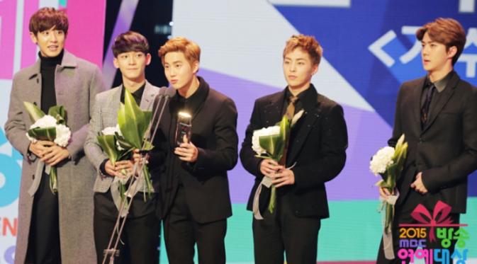 EXO-Infinity Challenge Berjaya di MBC Entertainment Awards 2015