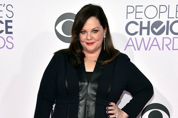 Melissa McCarthy memenangkan kategori "Aktris Terbaik Film Komedi" di People's  Choice Awards