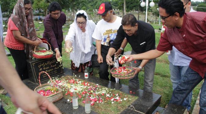 Ziarah Makam Usmar Ismail Membuka Acara  Usmar Ismail Award 2016