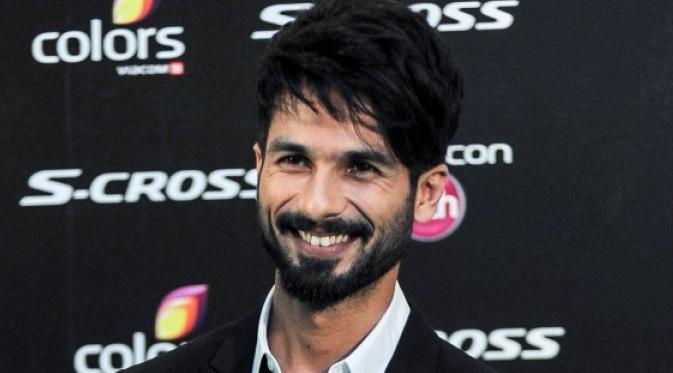 Pasca Kecelakaan, Shahid Kapoor Pamer Sudah Mulai Syuting Lagi