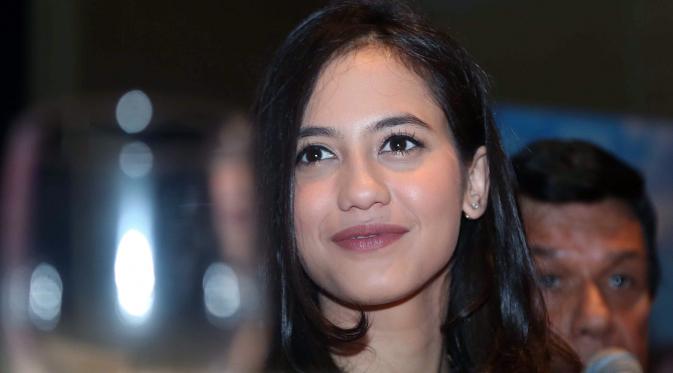 Pevita Pearce Kaget Saat Chicco Jerikho Mencuri Cium Darinya