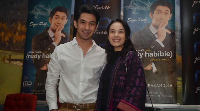 Reza Rahadian Merasa Sudah Cocok dengan Chelsea Islan