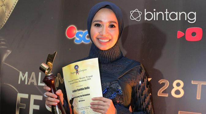 Senyum Sumringah Laudya Cynthia Bella Jadi Guru di Atambua