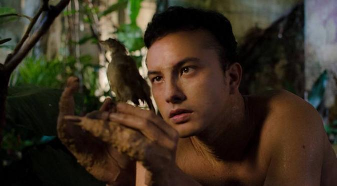 Main Film Malaysia, Nicholas Saputra Nyaris Telanjang