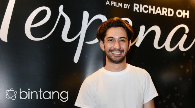 Reza Rahadian Jadi Pria 'Absurd' di Film Terpana