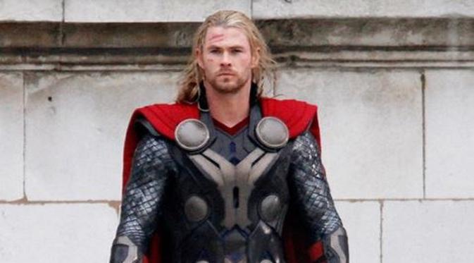 Palu Thor Hancur Lebur di Trailer Thor: Ragnarok