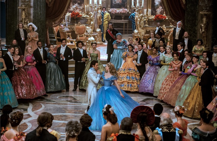 Cinderella memesona di puncak Box Office