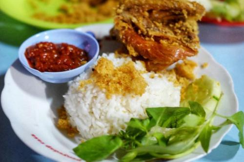 Resep Ayam Goreng Kremes Sambal Terasi