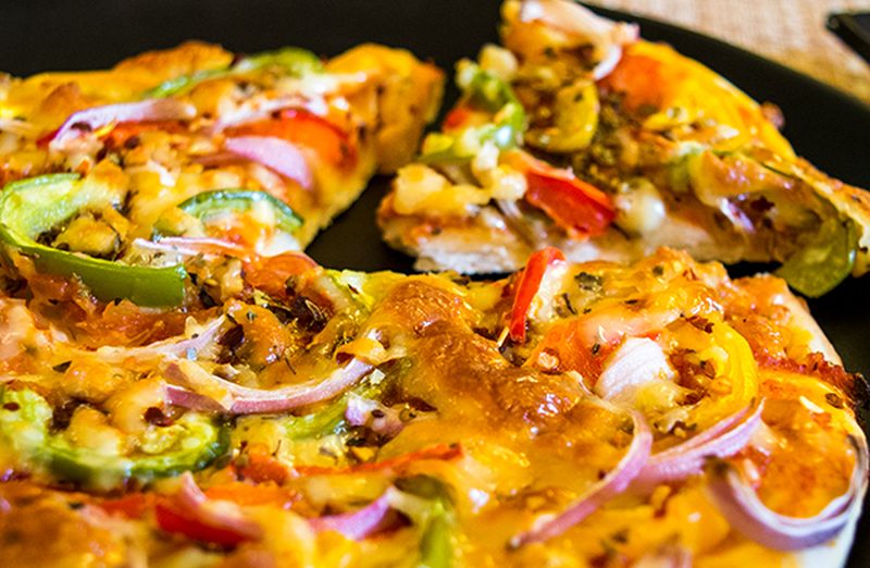 Resep Pizza Paprika Keju Lezatnya untuk Santap Malam