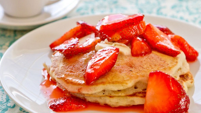 Resep Spesial Pancake Saus Strawberry