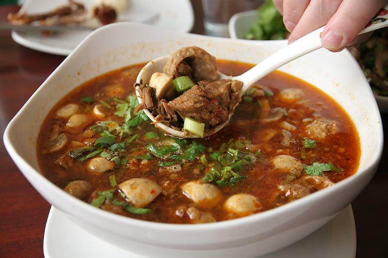 Hangatkan Santai Sore dengan Bakso Tom Yam Super Lezat