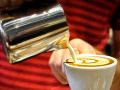 Membuat Secangkir Kopi Latte Senikmat di Cafe