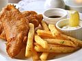 Makan Malam Enaknya Santap Fish and Chips Saus Tartar