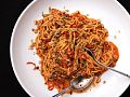 Lezatnya Makan Malam dengan Olahan Spaghetti Siram Kepiting dan Kepiting Balut Kulit Tahu