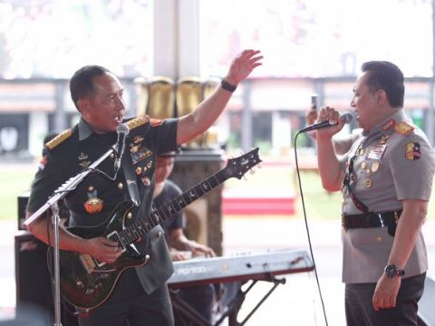 Band Baru Bikin Heboh: Panglima TNI Jadi Gitaris, Kapolri Vokalis, KSAD Backing Vocal