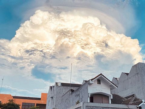 Viral Kemunculan Awan Aneh di Langit Yogyakarta, Ini Penjelasan BMKG