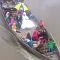 Viral! Sepasang Pengantin Bersanding di Atas Perahu Klotok Menyusuri Sungai  ..