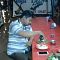 Viral, Pria Berkumis Makan di Warung Pecel Lele di Tengah Genangan Banjir ..