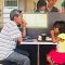 Foto Seorang Anak dan Ayahnya di Sebuah Restoran ini Bikin Netizen Menitikkan Air  ..