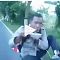 Aksi Lelaki Ini Kendarai Motor Sambil Makan Mi Ayam, Videonya Viral ..
