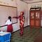 Mengajar Anak SD Pakai Kostum Iron Man, Aksi Guru ini Viral ..