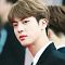 Miliki Ketampanan yang Tak Berubah, Visual Jin BTS di Foto Pra-Debut dan Selfie  ..