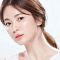Posting Foto Bersama Sosok Menggemaskan, Netizen Terpukau Kecantikan Song Hye Kyo ..