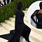 Outfit 'Hantu' Kim Kardashian yang Viral di Met Gala 2021 Dijual Jadi Kostum  ..