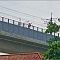 Viral! Pria Diduga Ingin Bunuh Diri di Jalur Rel Kereta Cepat Disebut Pencuri Kabel ..
