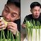 Viral Mukbang Kue Bolu Topping Daun Bawang, Netizen: Ekspresinya Sudah Mewakili ..