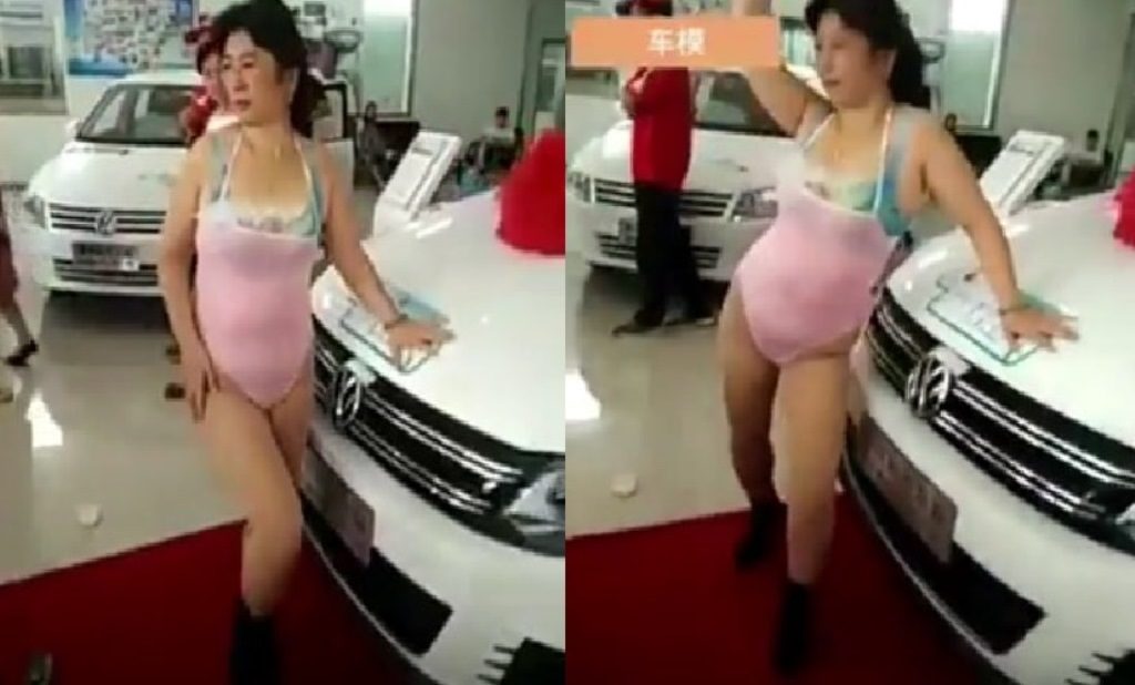 Bukan Gadis Cantik dan Seksi, Sosok SPG Mobil ini Justru Bikin Kaget