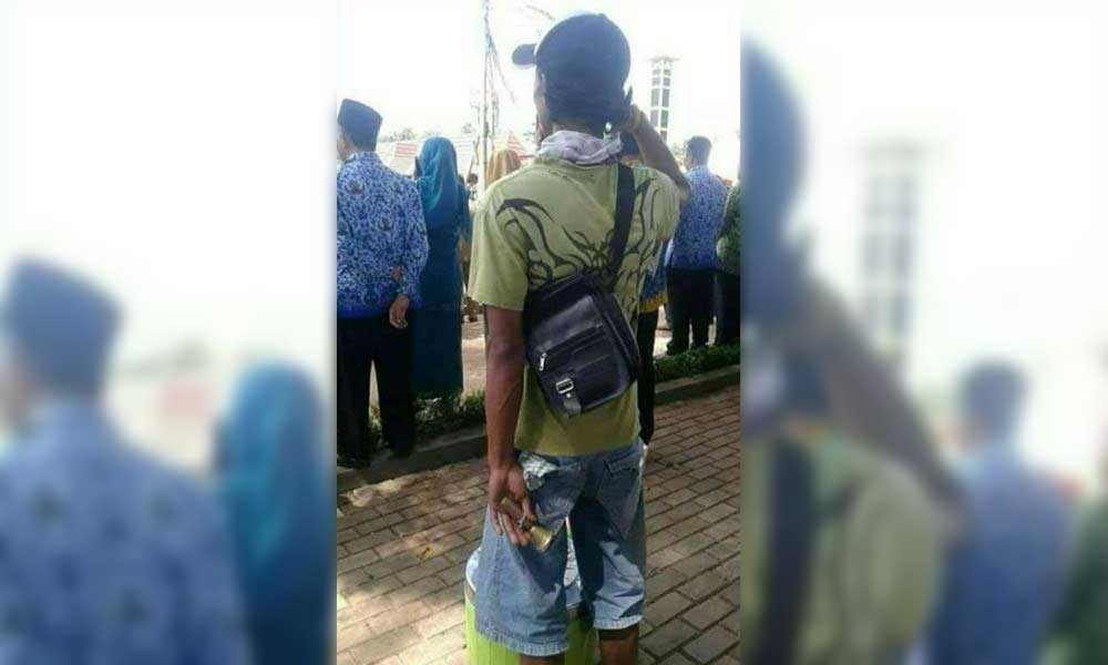 FOTO 'Nasionalisme di Dada Tukang Es' Saat Upacara Sumpah Pemuda Jadi Viral