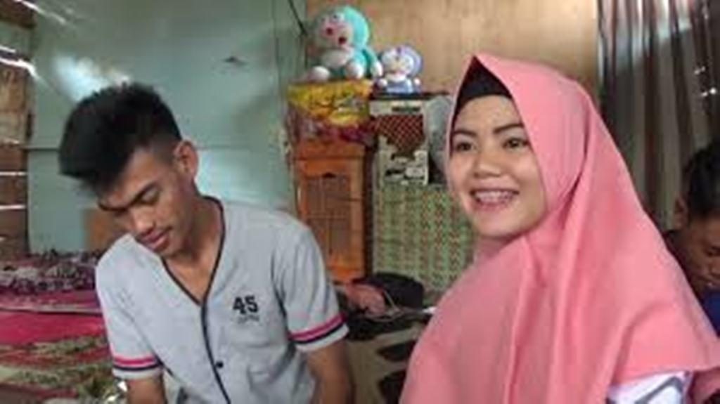 Video Peluk Mantan Hingga Pingsan Jadi Viral, Ternyata Begini Kondisi Rumah Tangga Nokis dan Istri