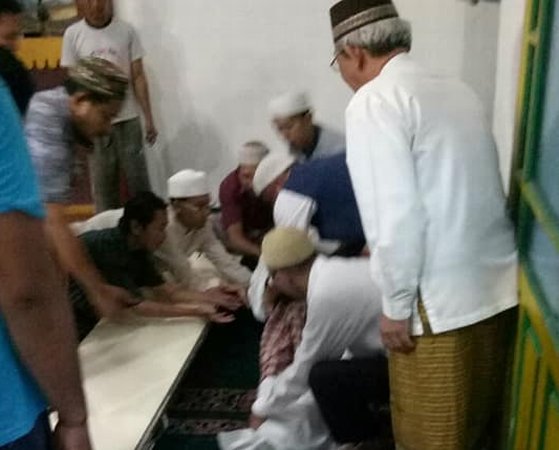 Video Muazin di Cakung Meninggal saat Kumandangkan Azan Subuh Jadi Viral