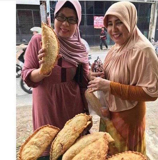 Pastel 'Raksasa' Jadi Viral, Netizen: Menu Buat Buka Sampai Sahur Lagi!