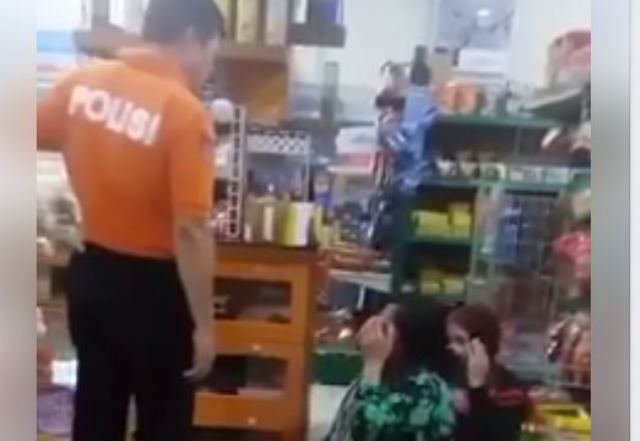 Viral, Video Oknum Polisi Aniaya Perempuan dan Anak Kecil yang Diduga Mencuri di Minimarket