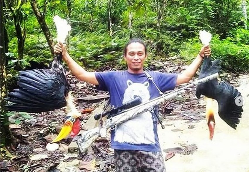 Tangkap Dua Ekor Burung Keramat Suku Dayak, Pria ini Bikin Netizen Geram