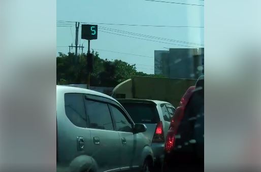 Video Lampu Hijau Menyala Hanya 5 Detik di Semarang Viral