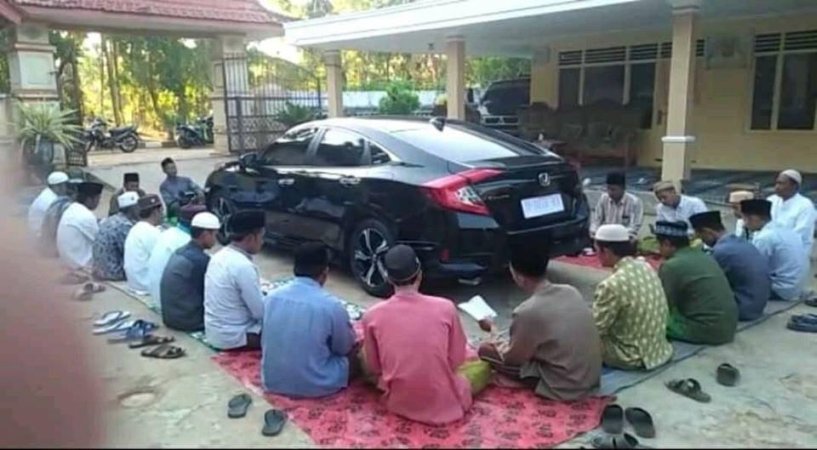 Viral Mobil Baru Dikelilingi untuk Didoakan, Warganet: Kesannya Jadi Lebay