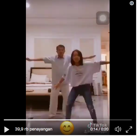 Viral Aksi Lucu Jusuf Kalla Main Tik Tok Bareng Cucu, Jogetnya Asik Banget!