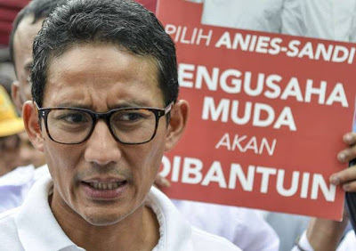 Begini Pengakuan Mengejutkan Istri Pemasang Poster Usir Sandiaga Uno: "Kami Dibayar Pak!"