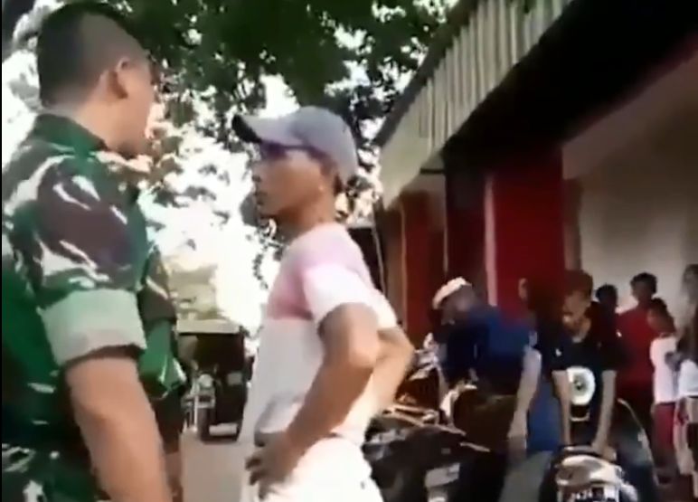 Viral, Adu Mulut Tukang Parkir dan Anggota TNI di Cirebon