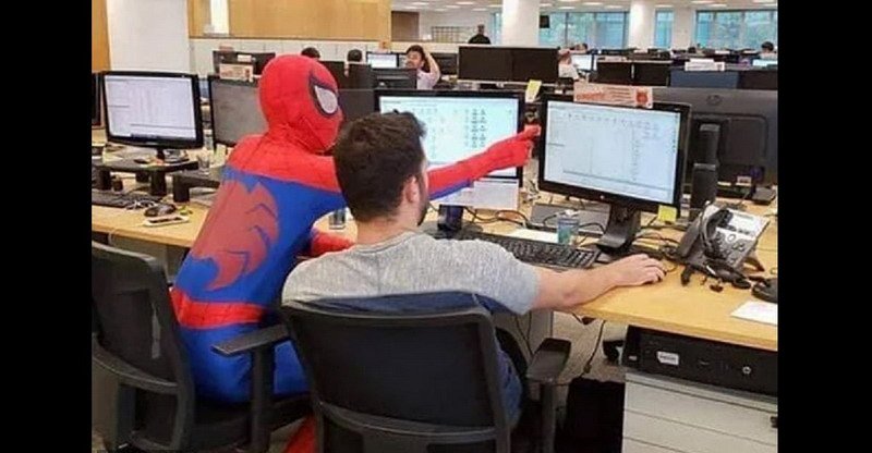 Viral, Video Pegawai Bank Pakai Kostum Spider-Man di Hari Terakhirnya Bekerja