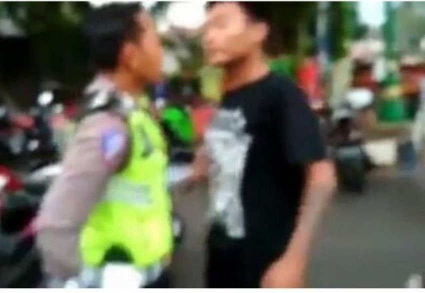Tak Terima Ditilang, Seorang Pemuda Mengaku Anggota TNI hingga Ludahi Polisi