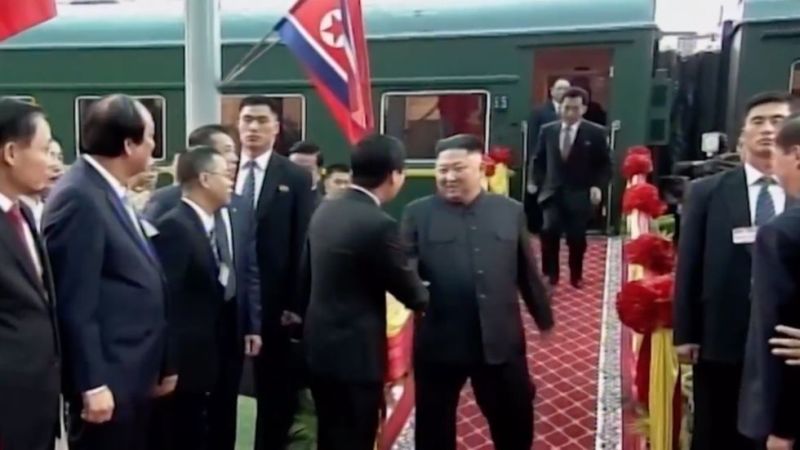 Penerjemah Korut Jadi Sensasi Gara-Gara Video Kedatangan Kim Jong-un yang Viral